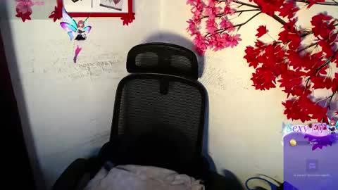 Snapshot of chleo_rosse chatting on June 4, 12:11 pm chleo_rosse online show from June 4, 12:11 pm