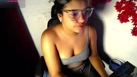 Snapshot of chleo_rosse chatting on June 14, 3:03 pm chleo_rosse online show from June 14, 3:03 pm