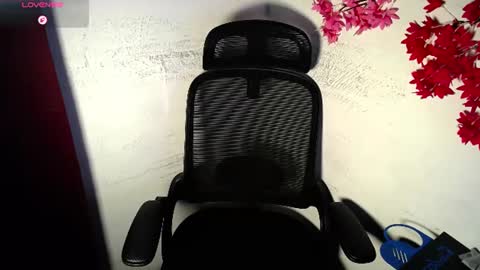 Snapshot of chleo_rosse chatting on June 15, 1:13 pm chleo_rosse online show from June 15, 1:13 pm