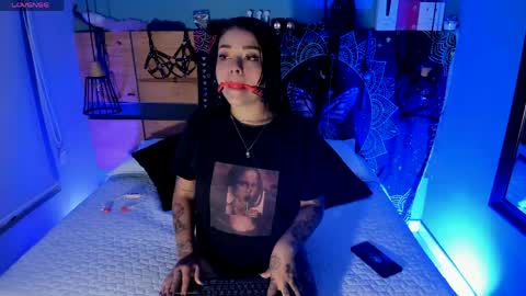 Chloeallennn  online show from April 28, 3:28 pm