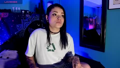 Snapshot of chloaellenn chatting on May 5, 1:08 pm Chloeallennn online show from May 5, 1:08 pm