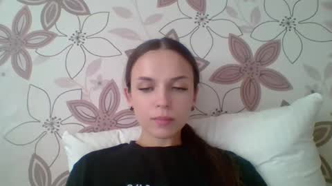 Snapshot of chloe45673 chatting on June 1, 9:33 am chloe45673 online show from June 1, 9:33 am