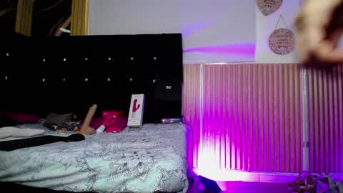 Snapshot of chloe__jones_ chatting on May 21, 1:18 pm Chloe online show from May 21, 1:18 pm