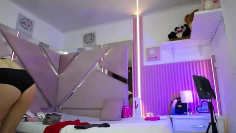 Snapshot of chloe__jones_ chatting on May 29, 1:20 pm Chloe online show from May 29, 1:20 pm