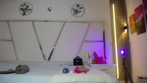Snapshot of chloe__jones_ chatting on June 1, 12:51 pm Chloe online show from June 1, 12:51 pm