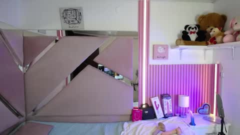 Snapshot of chloe__jones_ chatting on June 8, 12:27 pm Chloe online show from June 8, 12:27 pm