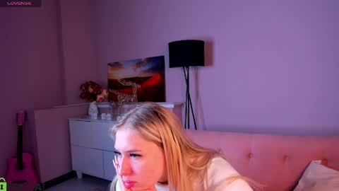 Snapshot of chloe_alba chatting on April 26, 2:53 am Chloe online show from April 26, 2:53 am