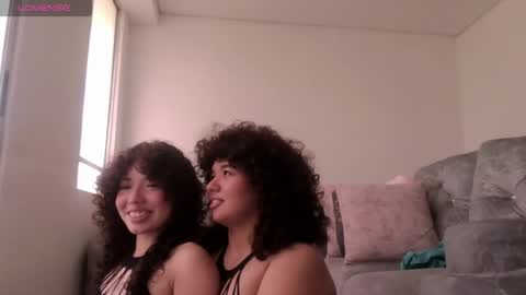 Snapshot of chloe_and_violeta chatting on July 25, 9:45 pm chloe_and_violeta online show from July 25, 9:45 pm
