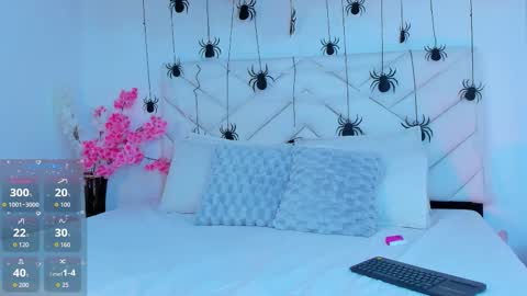 chloe_avery online show from October 22, 12:22 am