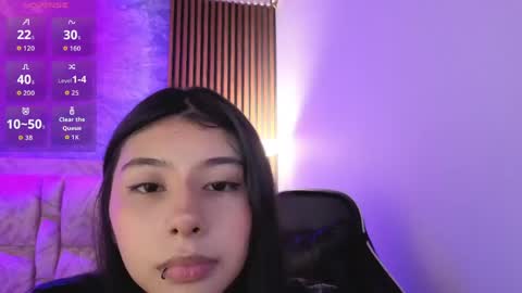 chloe_bluee_ online show from April 17, 11:02 am