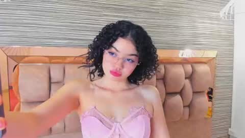 Snapshot of chloe_cortez chatting on June 13, 11:19 am chloe online show from June 13, 11:19 am