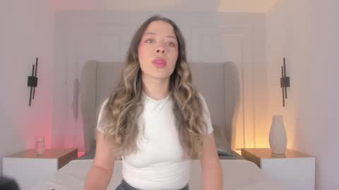 Chloe online show from November 18, 11:47 am