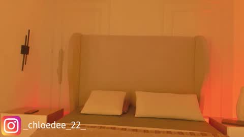 Snapshot of chloe_dee_ chatting on February 12, 10:54 am Chloe online show from February 12, 10:54 am