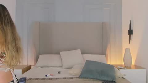 Chloe online show from May 5, 12:35 pm