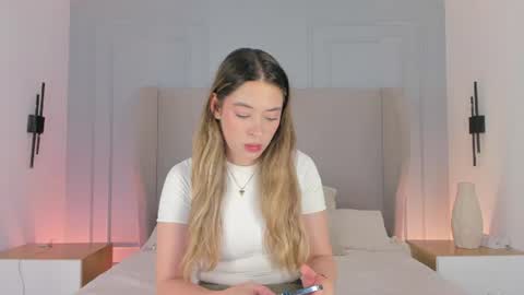Snapshot of chloe_dee_ chatting on June 16, 7:49 pm Chloe online show from June 16, 7:49 pm