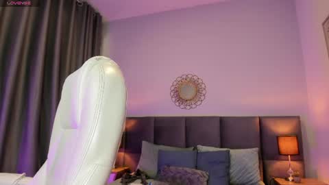 Chloe online show from July 7, 6:45 pm