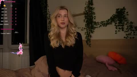 Snapshot of chloe_guidry chatting on November 17, 4:07 am Arianaa Mourrr online show from November 17, 4:07 am