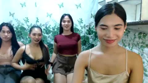 chloe and harlot online show from June 15, 2:52 pm