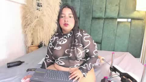 Chloe online show from February 7, 6:55 pm