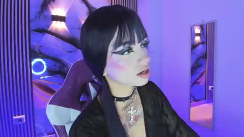 chloe_jacksonn online show from June 18, 5:06 pm