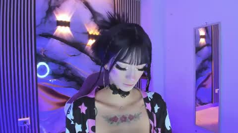 chloe_jacksonn online show from June 22, 7:00 pm