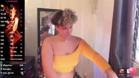 Snapshot of chloe_kisses chatting on June 15, 11:45 am chloe_kisses online show from June 15, 11:45 am