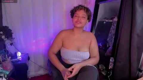 Snapshot of chloe_kisses chatting on June 17, 11:34 am chloe_kisses online show from June 17, 11:34 am