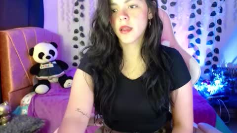 Snapshot of chloe_laurent03 chatting on March 30, 9:05 pm CHLOE online show from March 30, 9:05 pm