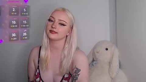 Snapshot of chloe_levine chatting on September 20, 10:00 pm Chloe Levine online show from September 20, 10:00 pm