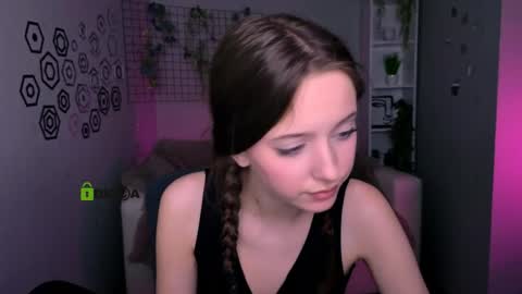 chloe_ley online show from April 10, 6:07 am