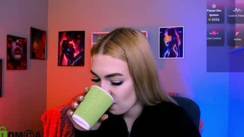 Snapshot of chloe_ley chatting on May 27, 10:12 am chloe_ley online show from May 27, 10:12 am