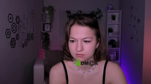Snapshot of chloe_ley chatting on June 3, 9:34 am chloe_ley online show from June 3, 9:34 am