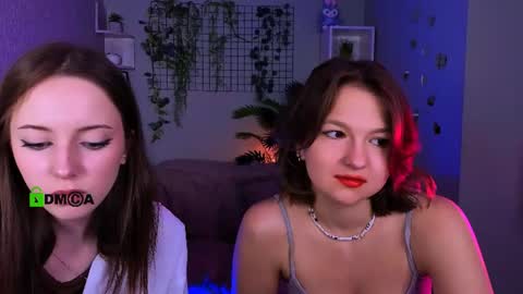 Snapshot of chloe_ley chatting on June 15, 7:05 pm chloe_ley online show from June 15, 7:05 pm