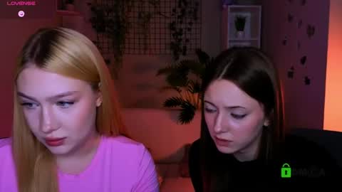 Snapshot of chloe_ley chatting on June 22, 7:22 pm chloe_ley online show from June 22, 7:22 pm