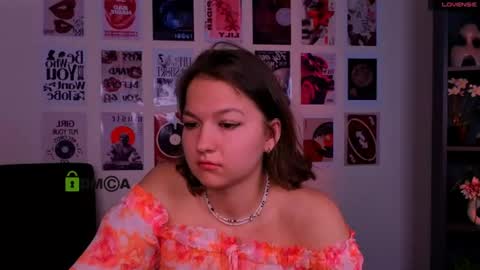Snapshot of chloe_ley chatting on July 11, 9:34 am chloe_ley online show from July 11, 9:34 am