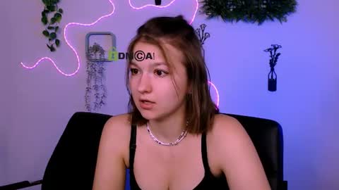 Snapshot of chloe_ley chatting on July 28, 3:21 pm chloe_ley online show from July 28, 3:21 pm