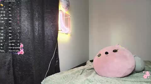 Snapshot of chloe_maia1 chatting on February 19, 2:07 am AMY online show from February 19, 2:07 am