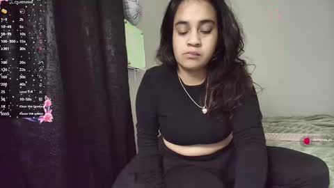 Snapshot of chloe_maia1 chatting on February 25, 2:43 am AMY online show from February 25, 2:43 am