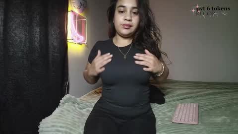 Snapshot of chloe_maia1 chatting on February 28, 2:01 am AMY online show from February 28, 2:01 am