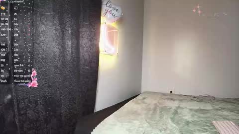 Snapshot of chloe_maia1 chatting on March 16, 1:00 am AMY online show from March 16, 1:00 am