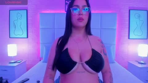 Snapshot of chloe_parker_ chatting on July 7, 6:47 am cloe online show from July 7, 6:47 am
