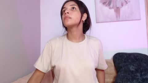 Snapshot of chloe_peach_ chatting on May 5, 12:35 pm chloe_peach_ online show from May 5, 12:35 pm