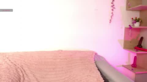 Snapshot of chloe_peach_ chatting on May 19, 12:11 pm chloe_peach_ online show from May 19, 12:11 pm