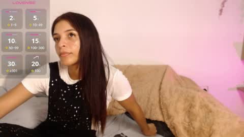 Snapshot of chloe_peach_ chatting on June 5, 12:33 pm chloe_peach_ online show from June 5, 12:33 pm