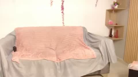 Snapshot of chloe_peach_ chatting on June 9, 1:01 pm chloe_peach_ online show from June 9, 1:01 pm
