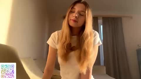 Snapshot of chloe_show chatting on November 21, 12:59 pm hloe online show from November 21, 12:59 pm