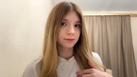 Snapshot of chloe_show chatting on November 27, 6:54 pm hloe online show from November 27, 6:54 pm