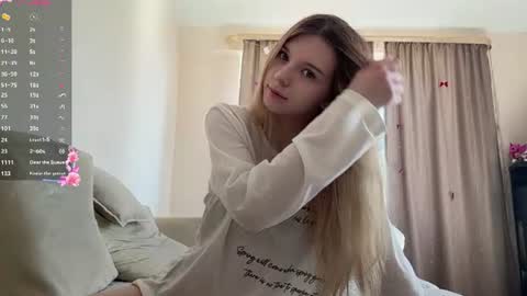 Snapshot of chloe_show chatting on June 21, 12:52 pm hloe online show from June 21, 12:52 pm