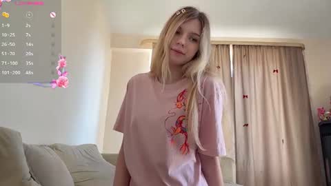 Snapshot of chloe_show chatting on June 27, 11:15 am hloe online show from June 27, 11:15 am