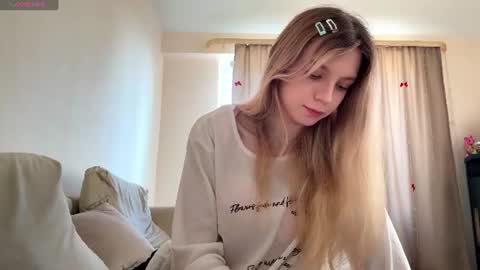 Snapshot of chloe_show chatting on July 31, 1:21 pm hloe online show from July 31, 1:21 pm